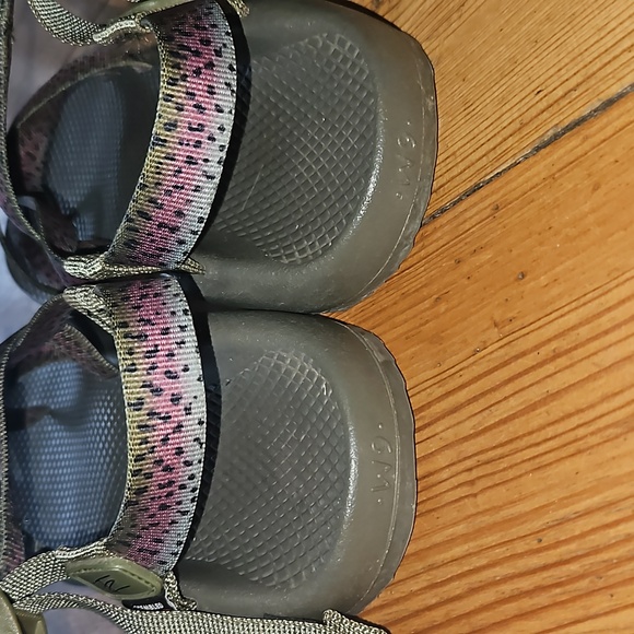 Thomas Rhett Rainbow Trout Chaco Sandal - Picture 5 of 6